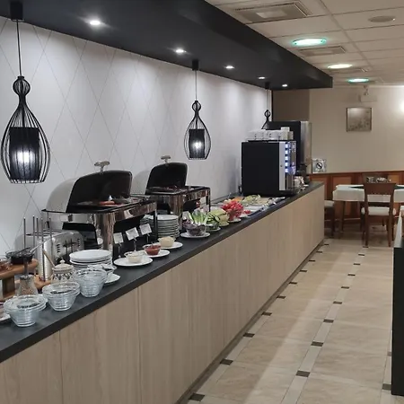 萨尔瓦尔维塔尔梅德酒店 Sárvár