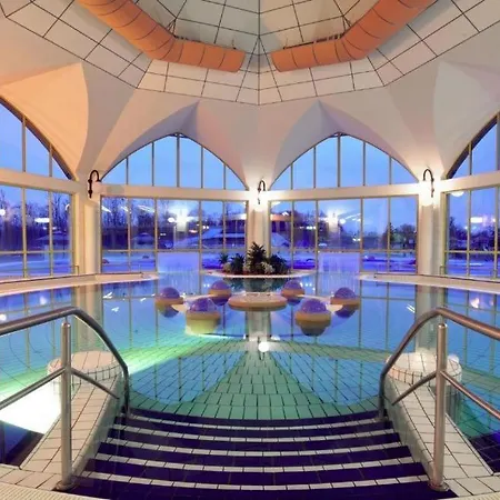 萨尔瓦尔维塔尔梅德酒店 4* Sárvár